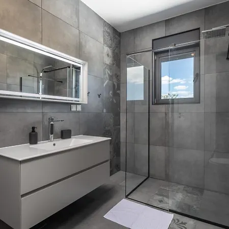 New! Luxury Epic 2 - 50 M2 Heated Pool