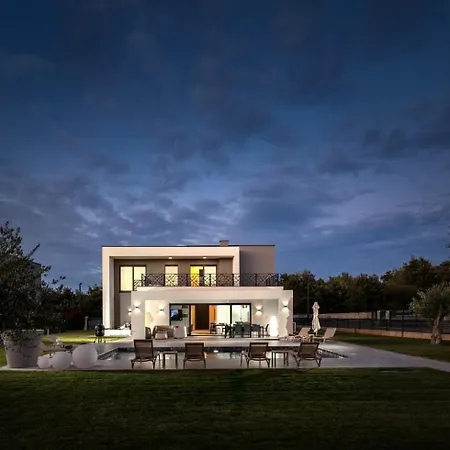 New! Luxury Lumina - 50 M2 Heated Pool *